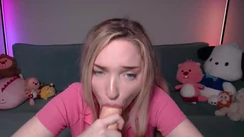 vivianwinters online show from December 3, 9:48 pm