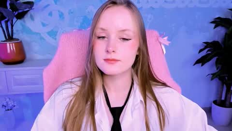 Snapshot of vivienleeigh chatting on October 13, 1:46 pm Vivien online show from October 13, 1:46 pm