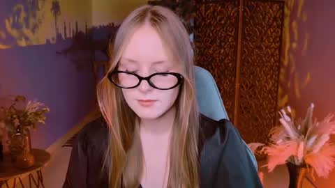 Snapshot of vivienleeigh chatting on September 24, 3:08 pm Vivien online show from September 24, 3:08 pm