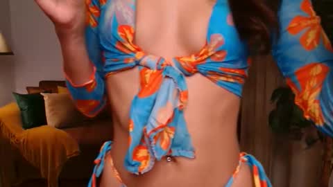 Vivienne online show from November 9, 7:49 pm