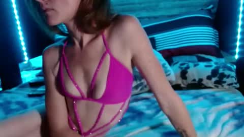 vixengoddess6996 online show from April 23, 3:03 am