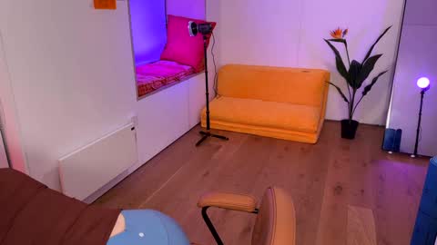 Polly  Online mostly at 9pm-2am UK Time online show from February 8, 6:55 pm