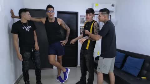 voyeurism_guys online show from April 6, 11:28 pm