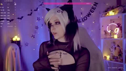 vronnier online show from October 31, 7:03 pm