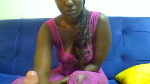 Snapshot of vvelvet_vixen chatting on October 18, 7:29 pm vvelvet_vixen online show from October 18, 7:29 pm