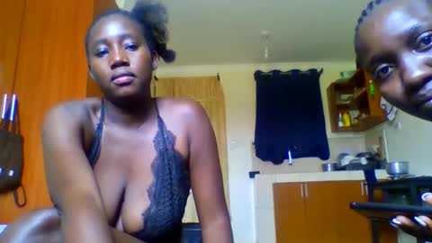 Snapshot of vvelvet_vixen chatting on September 30, 9:09 am vvelvet_vixen online show from September 30, 9:09 am