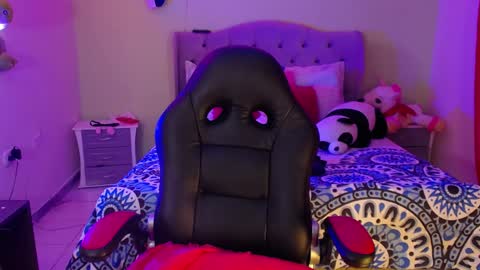 Snapshot of warisgoddes chatting on January 7, 10:01 am EMILY online show from January 7, 10:01 am
