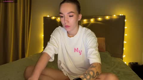Snapshot of watergirl_ chatting on December 23, 9:40 pm Im saving up for a new car help me online show from December 23, 9:40 pm