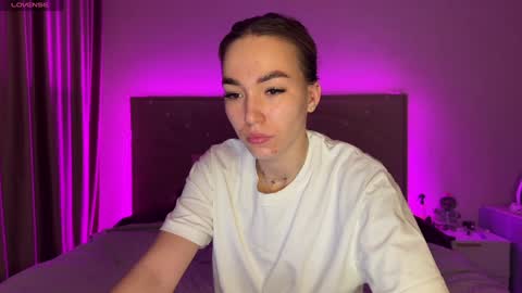 Snapshot of watergirl_ chatting on February 26, 1:03 am Im saving up for a new car help me online show from February 26, 1:03 am