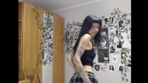 Snapshot of wavy_nights chatting on September 30, 1:27 am Mina online show from September 30, 1:27 am