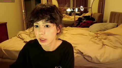 Snapshot of wavy_nights chatting on December 6, 7:39 pm Mina online show from December 6, 7:39 pm