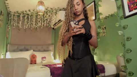 Snapshot of wayuu_goddess chatting on February 2, 9:02 pm Wayuu Goddess 3 online show from February 2, 9:02 pm