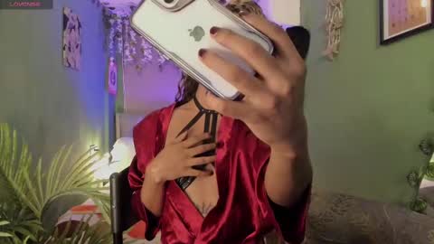 Snapshot of wayuu_goddess chatting on February 14, 2:33 pm Wayuu Goddess 3 online show from February 14, 2:33 pm