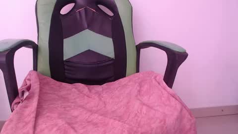 Trixie 3 online show from April 16, 8:09 pm