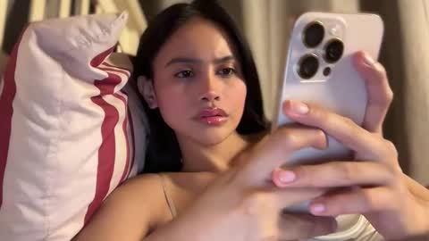 Maggie online show from November 18, 5:27 pm