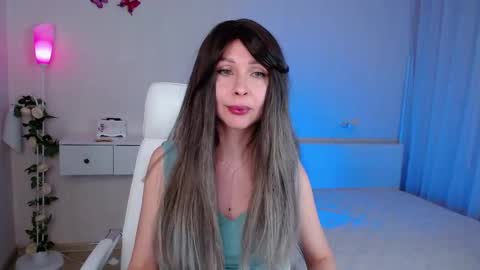Wendi Foster online show from May 13, 1:32 pm