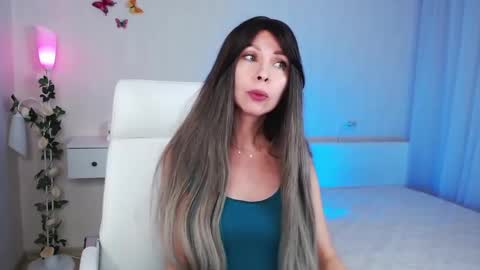 Snapshot of wendifoster chatting on December 3, 10:12 pm Wendi Foster online show from December 3, 10:12 pm