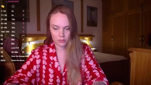 Lana online show from April 5, 6:27 pm