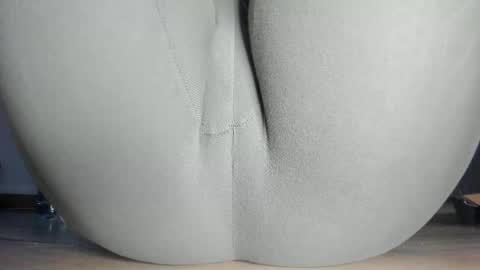 wet_pants2022 online show from May 29, 10:41 pm