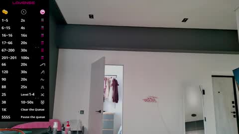 Max online show from October 4, 12:25 pm