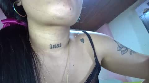 Snapshot of white_sexy_ chatting on February 17, 11:33 pm white_sexy_ online show from February 17, 11:33 pm