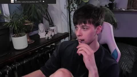 Gus online show from March 5, 8:32 pm