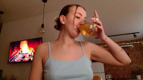 Snapshot of whiteprincessluna chatting on September 29, 2:16 pm You wont find me here on Saturdays and Sundays online show from September 29, 2:16 pm