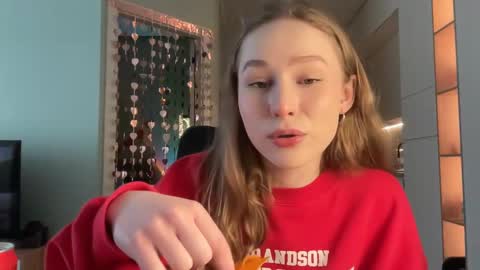Snapshot of whoisalisa chatting on February 9, 8:32 am Alisa online show from February 9, 8:32 am