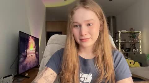 Snapshot of whoisalisa chatting on October 5, 7:39 am Alisa online show from October 5, 7:39 am