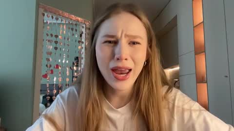 Snapshot of whoisalisa chatting on March 9, 7:12 am Alisa online show from March 9, 7:12 am
