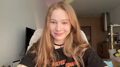 Snapshot of whoisalisa chatting on October 9, 7:47 am Alisa online show from October 9, 7:47 am