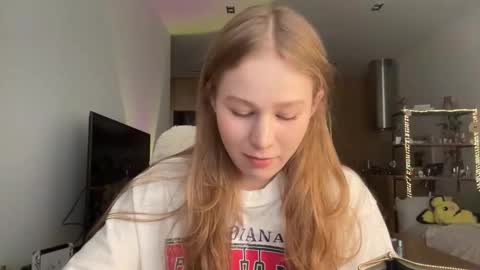 Snapshot of whoisalisa chatting on October 14, 7:33 am Alisa online show from October 14, 7:33 am