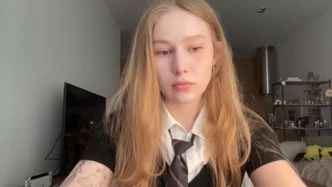 Snapshot of whoisalisa chatting on October 17, 7:45 am Alisa online show from October 17, 7:45 am