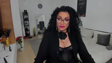 Snapshot of wicked_hilde chatting on January 17, 10:34 pm Milf Amy online show from January 17, 10:34 pm