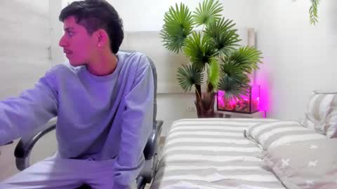 Snapshot of wickedboy_twink chatting on October 24, 11:22 am JAISON online show from October 24, 11:22 am