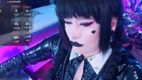 Laura  online show from February 3, 11:05 pm