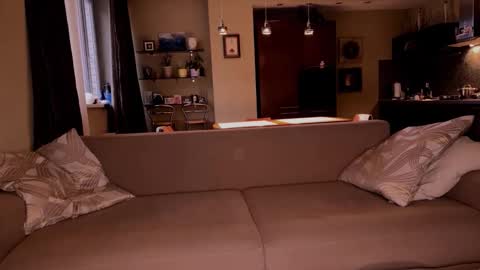 VI online show from December 2, 12:25 pm