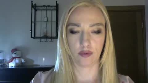 Snapshot of wild_silk_desire chatting on March 7, 2:45 pm Alina online show from March 7, 2:45 pm