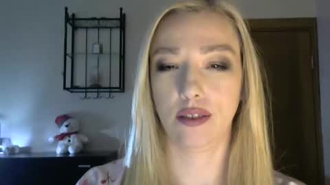 Snapshot of wild_silk_desire chatting on February 14, 11:31 am Alina online show from February 14, 11:31 am