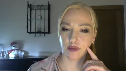 Snapshot of wild_silk_desire chatting on March 9, 2:54 pm Alina online show from March 9, 2:54 pm