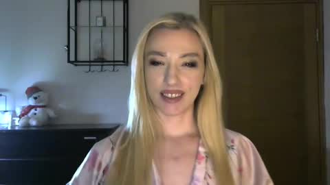 Snapshot of wild_silk_desire chatting on March 2, 11:29 am Alina online show from March 2, 11:29 am