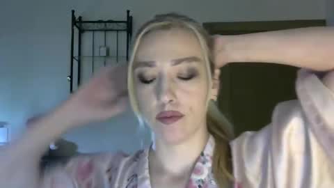 Snapshot of wild_silk_desire chatting on March 4, 11:29 am Alina online show from March 4, 11:29 am