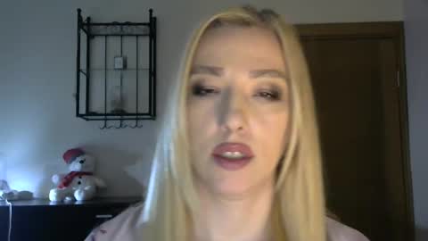 Snapshot of wild_silk_desire chatting on February 20, 11:09 am Alina online show from February 20, 11:09 am