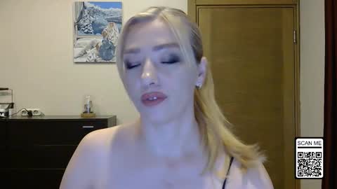 Snapshot of wild_silk_desire chatting on October 7, 2:02 pm Alina online show from October 7, 2:02 pm