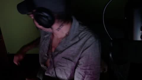 Snapshot of wildealexyz chatting on December 10, 3:51 am WildeAlex online show from December 10, 3:51 am