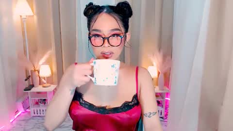 Snapshot of wildsassy0719 chatting on October 14, 12:46 am shea online show from October 14, 12:46 am