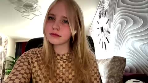 Anny online show from May 21, 1:17 pm