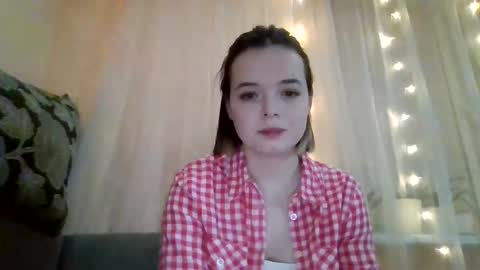 Snapshot of winter__white_rose chatting on December 23, 3:55 pm Emma online show from December 23, 3:55 pm