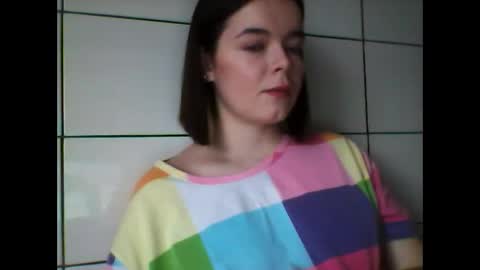 Snapshot of winter__white_rose chatting on December 28, 11:09 am Emma online show from December 28, 11:09 am