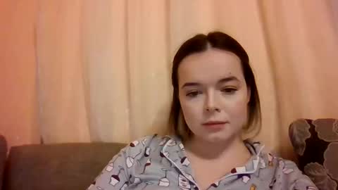 Snapshot of winter__white_rose chatting on December 2, 8:17 pm Emma online show from December 2, 8:17 pm